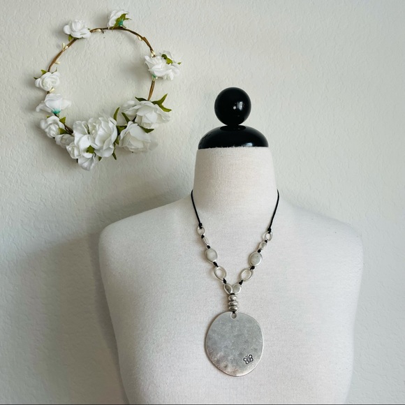 Bella Uno Large Circular Plate Jewelry - Picture 2 of 12